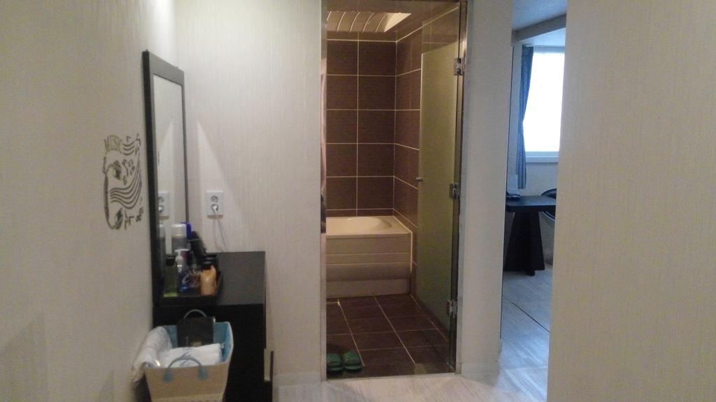 Geoje Win Hotel Room photo