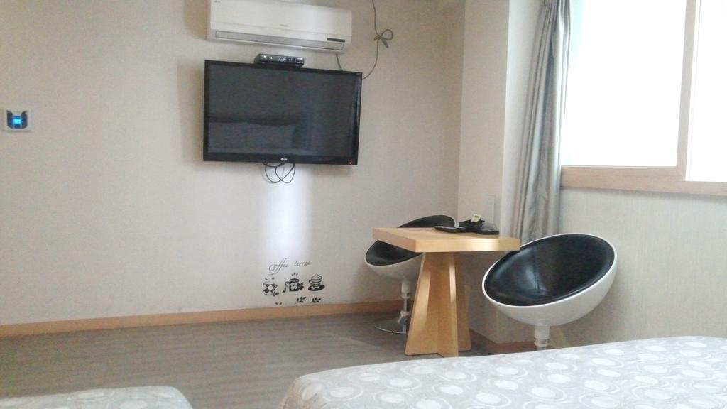 Geoje Win Hotel Room photo