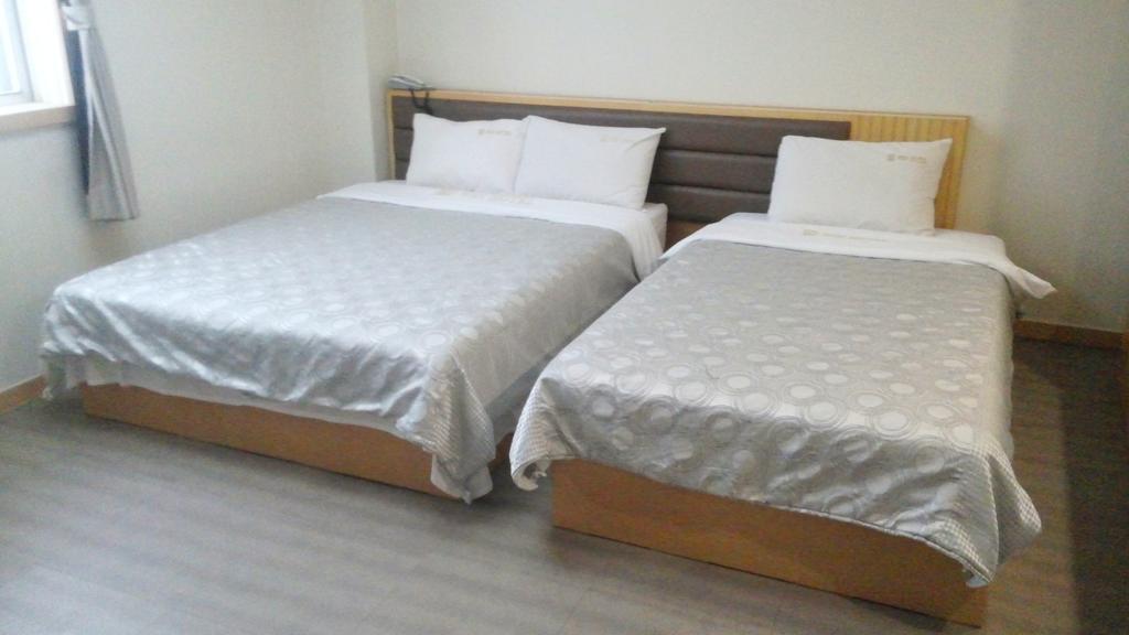 Geoje Win Hotel Room photo